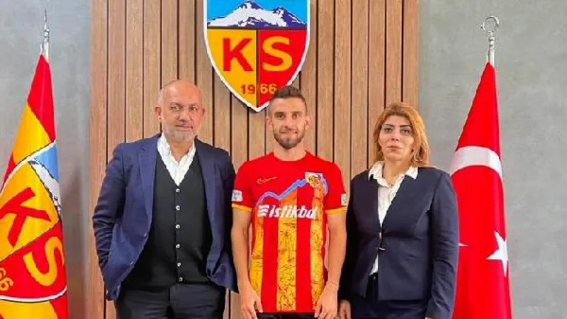Kayserispor, Ramazan Civelek ve Gökhan Sazdağı'ın sözleşmelerini uzattı