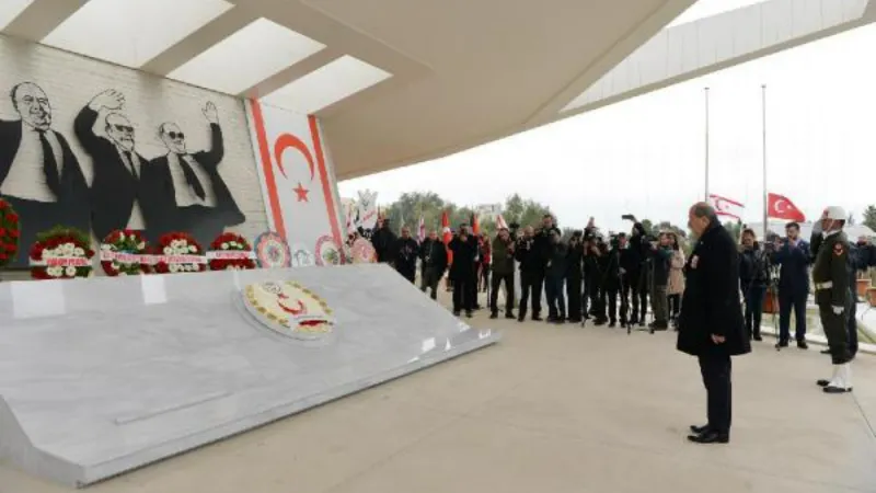 Kurucu Cumhurbaşkanı Rauf Raif Denktaş, anıt mezarında anıldı