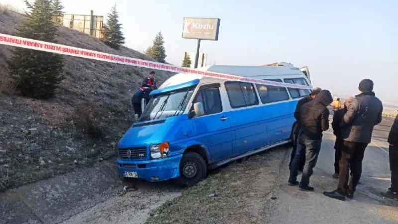 Ankara'da iki servis minibüsü çarpıştı: 25 yaralı