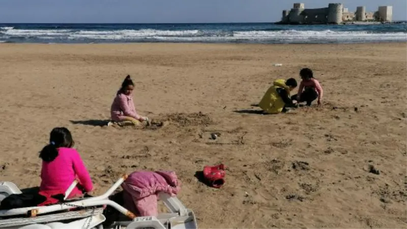 Kızkalesi'nde turizmciler 6 bin depremzedeyi misafir ediyor