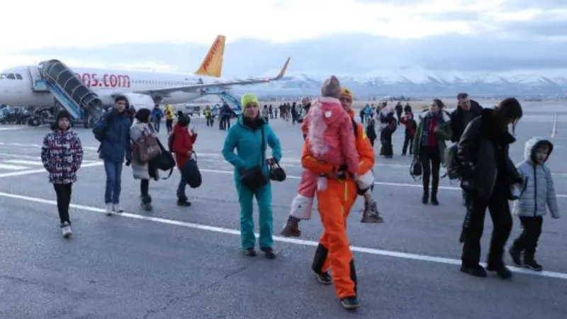 Palandöken’de kayak sezonunun acımasıyla ilk Rus kafilesi Erzurum'a geldi