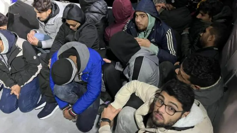 Bodrum açıklarında Yunan unsurlarının ittiği 13 kaçak göçmen kurtarıldı