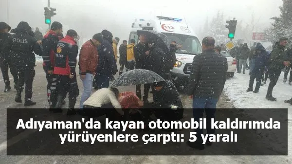 Adıyaman'da kayan otomobil, kaldırımda yürüyenlere çarptı: 5 yaralı