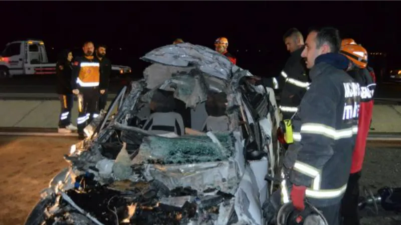 Aksaray'da kamyona çarpan otomobilin sürücüsü öldü