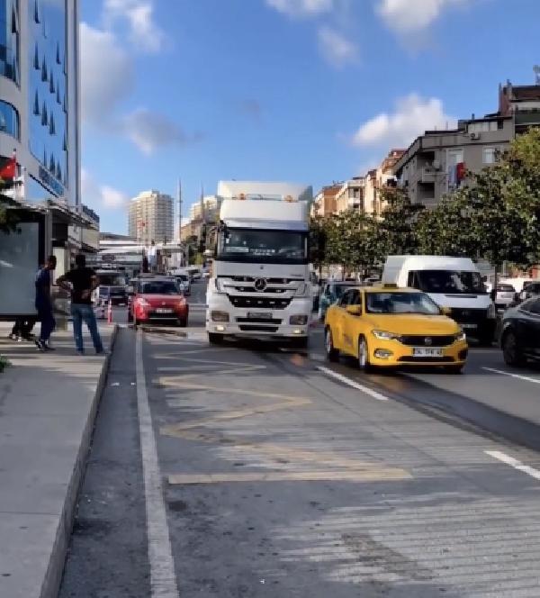 Eyüpsultan'da hafriyat kamyonuyla tehlikeli hareketler yapan şoföre ceza