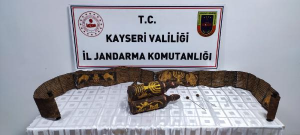 Kayseri'de İbranice yazılı Tevrat ele geçirildi