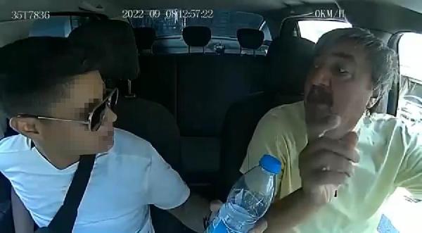 Bindiği takside şoförün parasını çaldı; o anlar kamerada