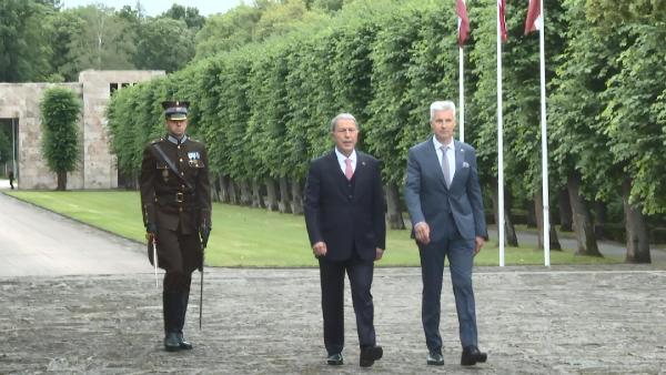 Milli Savunma Bakanı Akar, Letonya’da