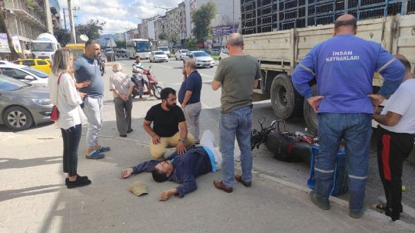 Kamyonun yandan çarptığı motosikletin sürücüsü yaralandı