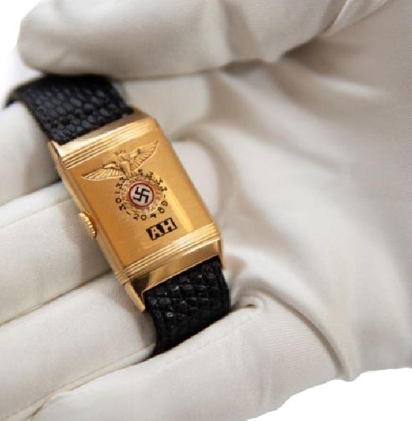 1.1 milyon dolara satılan Hitler’in kol saati eleştirilerin hedefi oldu