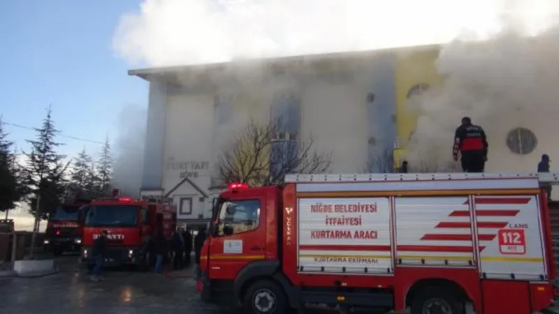 Niğde'de lastik bayisinde yangın