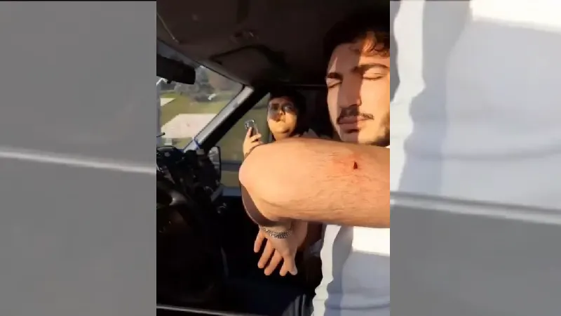 Başakşehir'de ambulans şoförünü bıçakladı; kendisini görüntüleyene saldırdı
