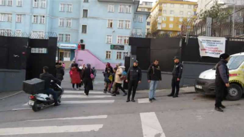 Maltepe'de okul önlerinde polis denetimi