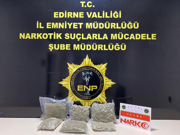 Edirne’de durdurulan araçta 2 kilo skunk ele geçirildi