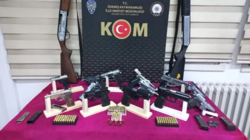 İzmir'de çok sayıda kurusıkıdan bozma tabanca ele geçirildi; 3 gözaltı