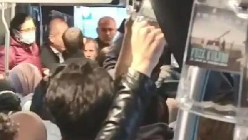 Metrobüste taciz iddiasına linç girişimi
