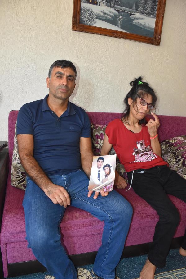 7 yıldır Huntington hastası eşine çocuk gibi bakıyor