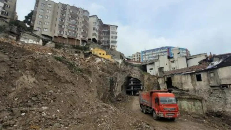 Trabzon'da katlı otoparka tünelli bağlantı