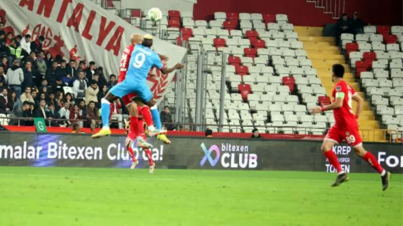 Antalyaspor, hazırlık maçında Napoli'ye 3-2 kaybetti