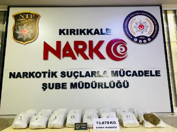 Kargo aracında 13 kilo esrar ele geçirildi