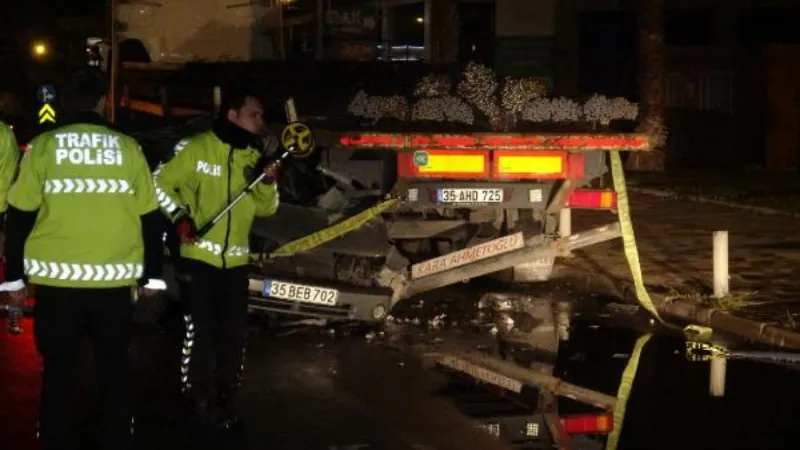 Park halindeki TIR'a çarpan otomobilin sürücüsü yaşamını yitirdi 