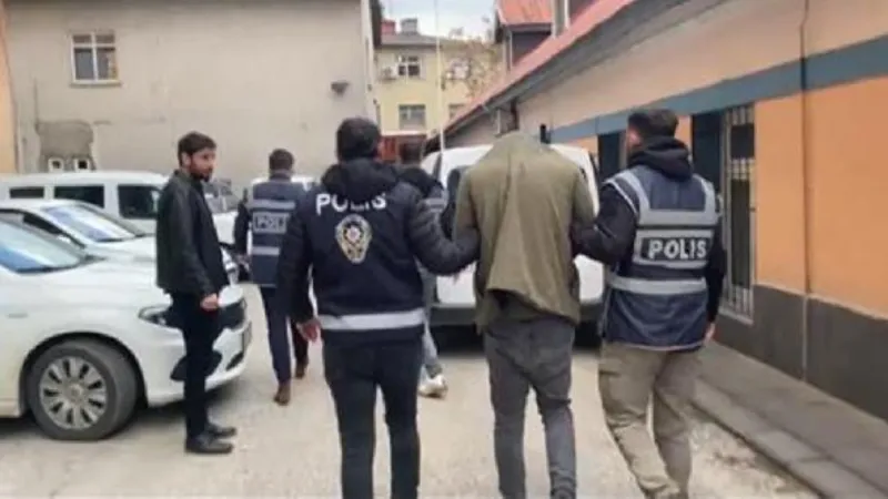 OSB'deki hırsızlığın 1'i taksici 2 şüphelisi 'Son Durak' operasyonuyla yakalandı