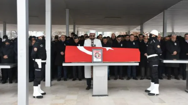 Polis eşinin öldürdüğü Aslı, Malatya'da toprağa verildi