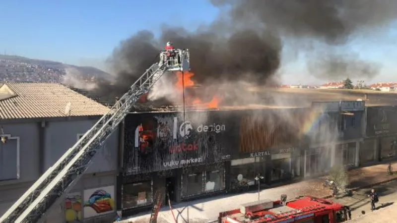 Sakarya'da mağaza yangını; esnaf eşyalar için seferber oldu 
