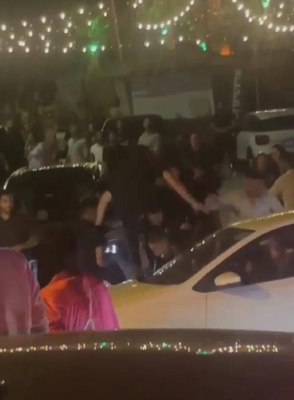 Eğlence mekanı önünde darbettiler; o anlar kamerada