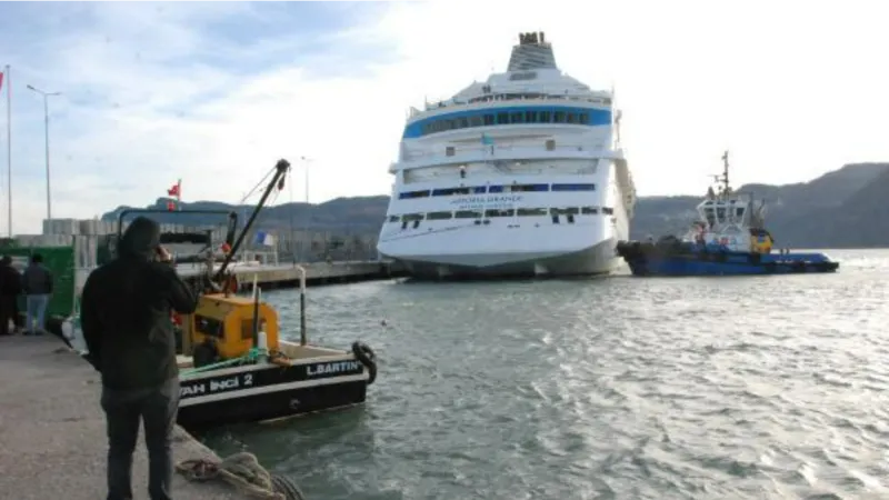 Amasra'da usturmaçalara çarpan kruvaziyer, Ordu'ya gidecek