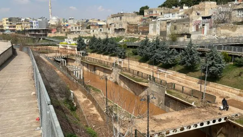 Şanlıurfa’da dere yatakları genişletiliyor, TIR şoförü aranıyor