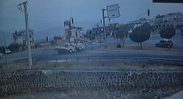 Gaziantep'te 3 kişinin yaralandığı kaza kamerada