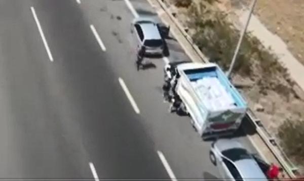 Dronla takip edilen kamyonette 222 kilo esrar ele geçirildi