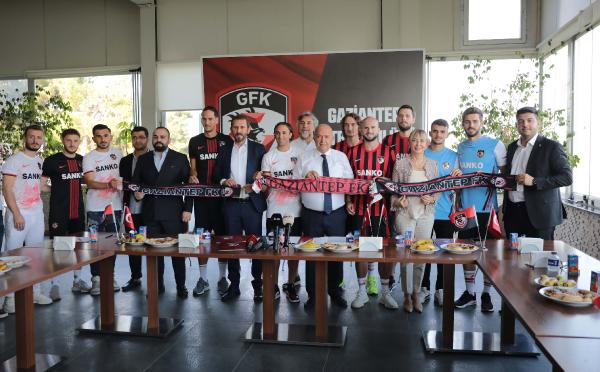 Gaziantep FK’da 10 yeni transfer için imza töreni düzenlendi