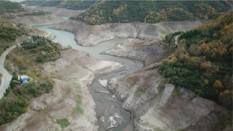 Yuvacık Barajı'nda su seviyesi yüzde 19'a düştü; köprüler ortaya çıktı