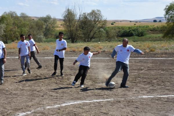 AK Parti'li Can, Mehmet Ali ve arkadaşlarıyla maç yaptı