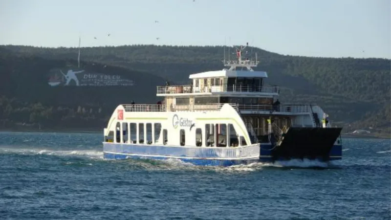 Bozcaada ve Gökçeada'ya feribot seferlerine fırtına iptali