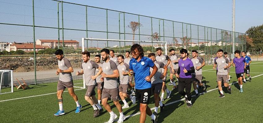 Burhaniye Belediyespor Futbol takımı yeni sezon için top başı yaptı .