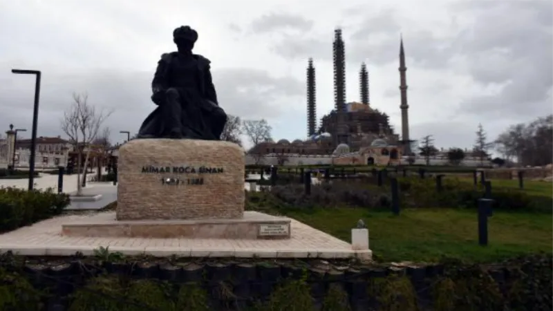 Restorasyondaki tarihi Selimiye Camisi’nin 594 penceresi de değişiyor