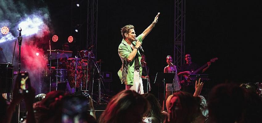 Caresse Bodrum’da Kenan Doğulu’dan   unutulmaz bir konser daha