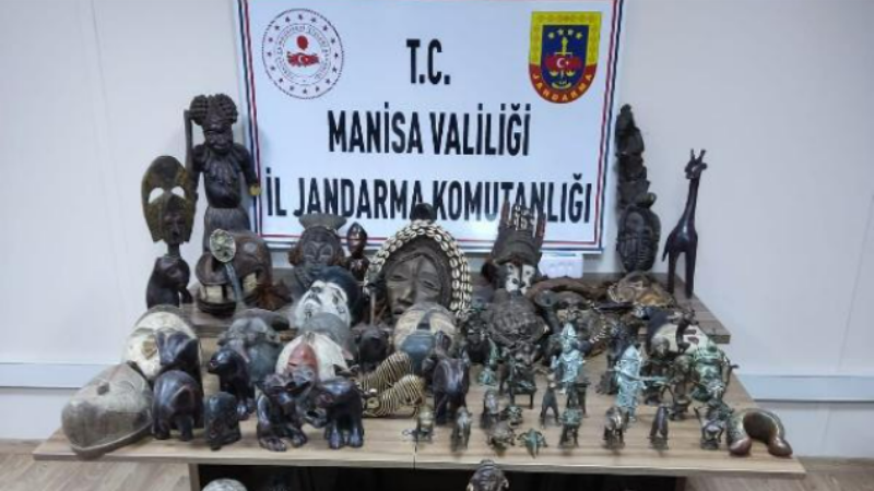 Manisa’da otomobilde çok sayıda tarihi eser ele geçirildi