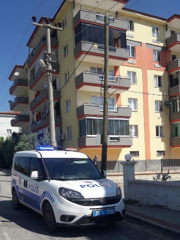 4'üncü kat balkonundan düşen 3 yaşındaki Nil, kurtarılamadı