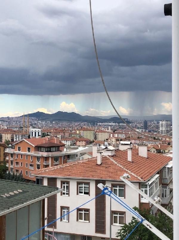 Ankara'da sağanak etkili oldu; ev ve iş yerlerini su bastı