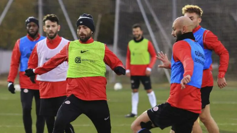 Antalyaspor, 2 kez ertelenen Beşiktaş maçına 18 eksikle çıkacak