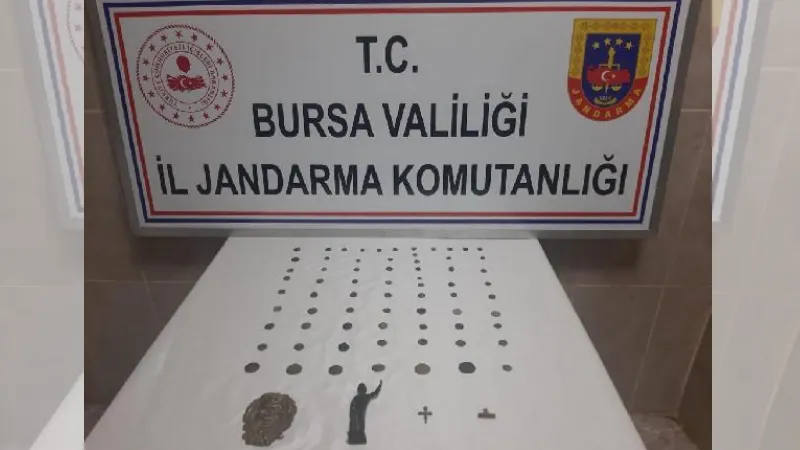 Sahte 'polis basın kartı' ile tarihi eser kaçakçılığı yapan 2 şüpheli yakalandı