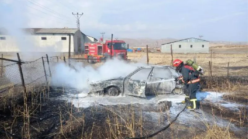 Bingöl'de anız yangını otomobile de sıçradı