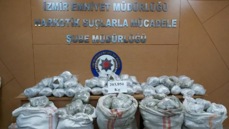 İzmir'de 203 kilo 950 gram esrar ele geçirildi