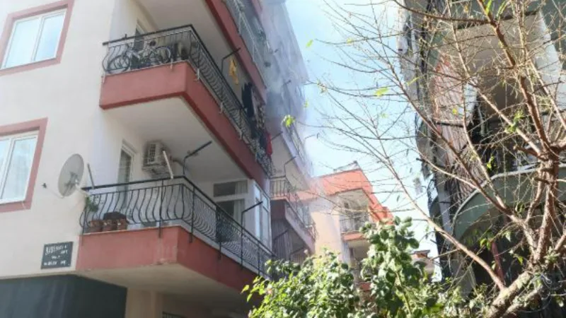 Gözyaşları arasında evlerinde çıkan yangını izlediler