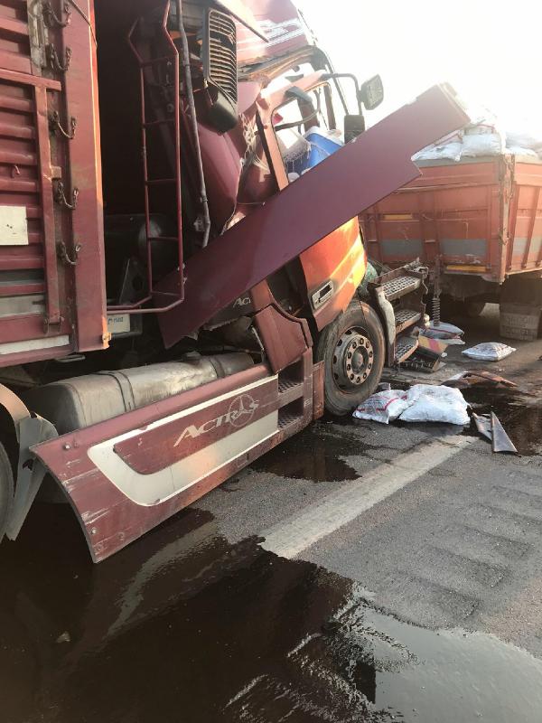 Aydın'da TIR, kamyonete arkadan çarptı: 1 ölü, 3 yaralı