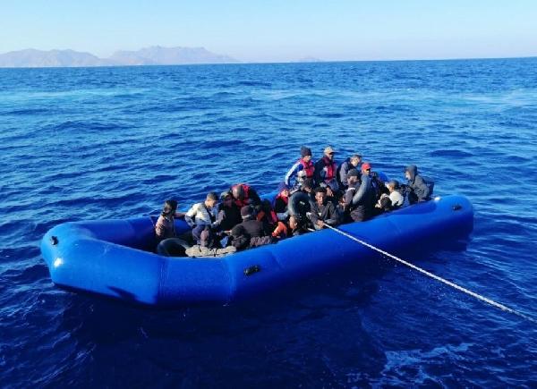 Datça açıklarında, 48 kaçak göçmen kurtarıldı, 29 kaçak göçmen yakalandı